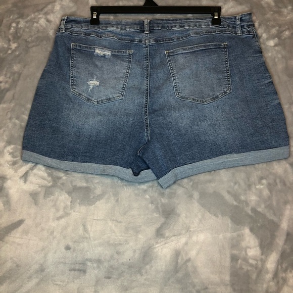 1948 Denim Women's Distressed Patched Cuffed Lite Blue Denim Shorts Size 22W - Picture 5 of 11